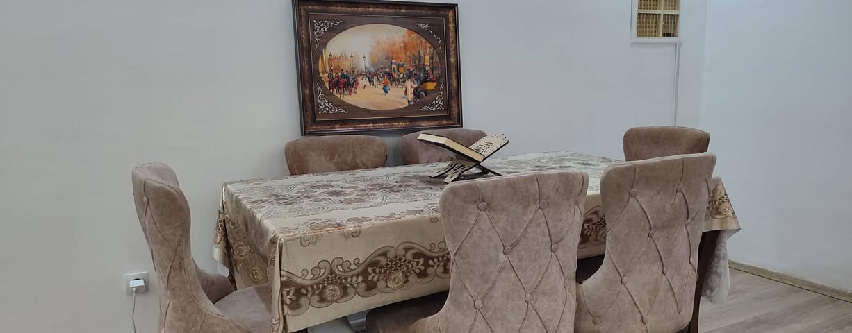 بيع اثاث منزل كامل البيع للأغراض كلها سوا 
الأغراض نظيفة، بحالة ممتازة، واستخدام خفيف.

🔹 تشمل:

غرفة نوم

صالون كامل

أجهزة كهربائية

طاولة مكتب 

سجاد وستائر

أدوات مطبخ كاملة

طاولات وخزائن وأغراض متنوعة
بالإضافة جرتين غاز 

***********
