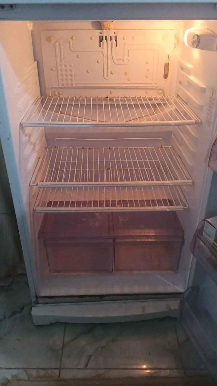 السلام عليكم ثلاجة كريازي حجم كبير نضيفه ومابيها كل شخط واخت الجديده وبيها مجال قليل النجف, العراق


**إذا كنت صاحب هذا الإعلان وتريد حذفه لأي سبب، رجاءا أرسل رسالة إلى الدعم الفني**