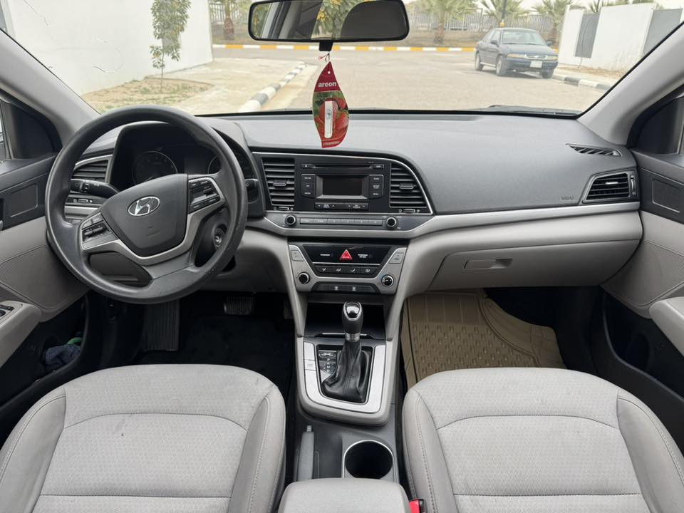 السلام عليكم
النترا امريكي 2017 بيها قطعتين تبديل بنيد وجامرلغ بدون شواصي ماشيه 105 الف ميل السعر 120 مكان السيارة بعقوبة مجمع مكي 
***********
