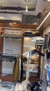 ديكور محل مرتب خشب  للبيع قياس محل نزال 6ونت تكدر ترتبه ع محلك سعره مل...