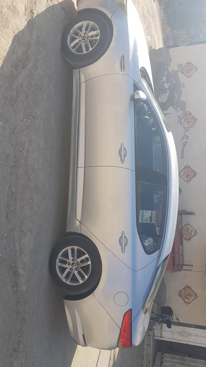 كي فايف مديل 2011
محرك جديد شاده هذا الاسبوع
رقم بصرة 
صبغ عام جماليه بس البنيد مامصبوغ  مكفوله من الضربه 
دواخل. نضيفه سعر 105 
هاتف ***********
