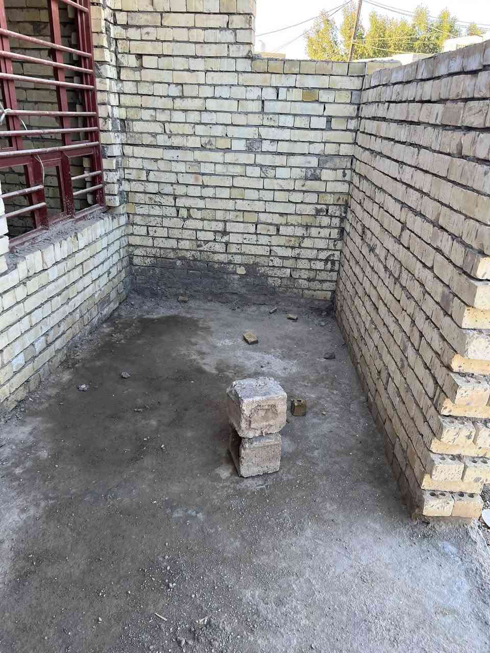 السلام عليكم البيت البيع هيكل الساحته ٩٠ متر زرعي الكاع رفت ومجاري مدخلين البيت العنوان الشهداء شارع سوك رضا قرب مولد رزاق العامري الاستفسار اتصل ***********
