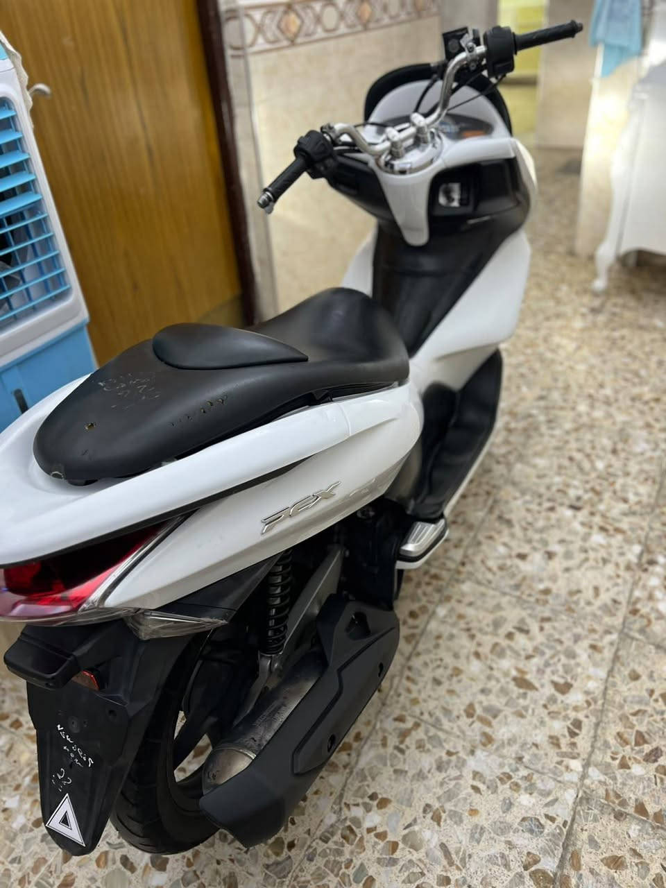 دراجه pCX جديده مال رمبه ياباني نوزل خطين ستان كهربائي مكينه ناعمه شلعه معدل كفرات اصليه كهربائياتها كلها شغاله مكينه 150 لمرخوب دراجمه جديده مكفوله اي نقص مابيها السعر مليون 400 الف العنوان بغداد الكرخ رقم ***********
