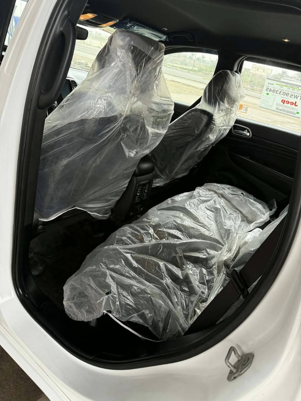 جيب 2019 بلاك توب رقم بغداد قطعتين صبغ بدون دواخل وبدون شاصي ماشية62 الف ميل جاهزة من كلشي باسمي محرك مو مفتوح السعر225$ وبيها مجال او مراوس حسب القناعة الاتصال بالرقم ***********/تكريت/القادسية شارع الگراج
