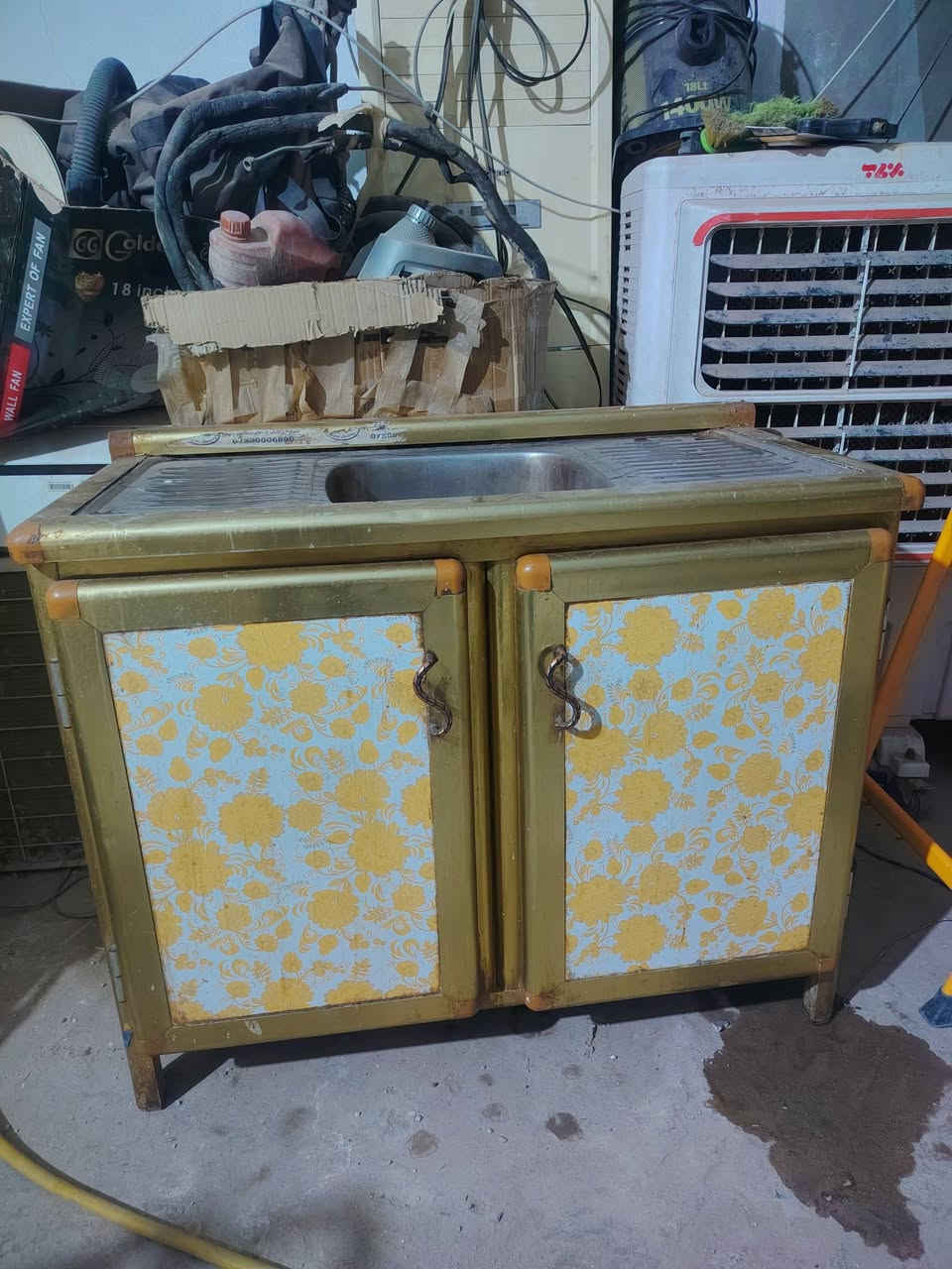 جربايه نفرين خشب صاج قويه جدا تسكام درجه اوله نظيفه السعر 75
دوشك نفرين نظيف وجاهز ظقط عالي السعر 35 وبي مجال 

كاونتر سنك متر و 10 نظيف وجاهز السعر 50 وبي مجال 

طباخ عينين نظيف وجاهز شغال فول السعر 40 وبي مجال

المكان نجف حي العسكري شارع السبسيس.***********
