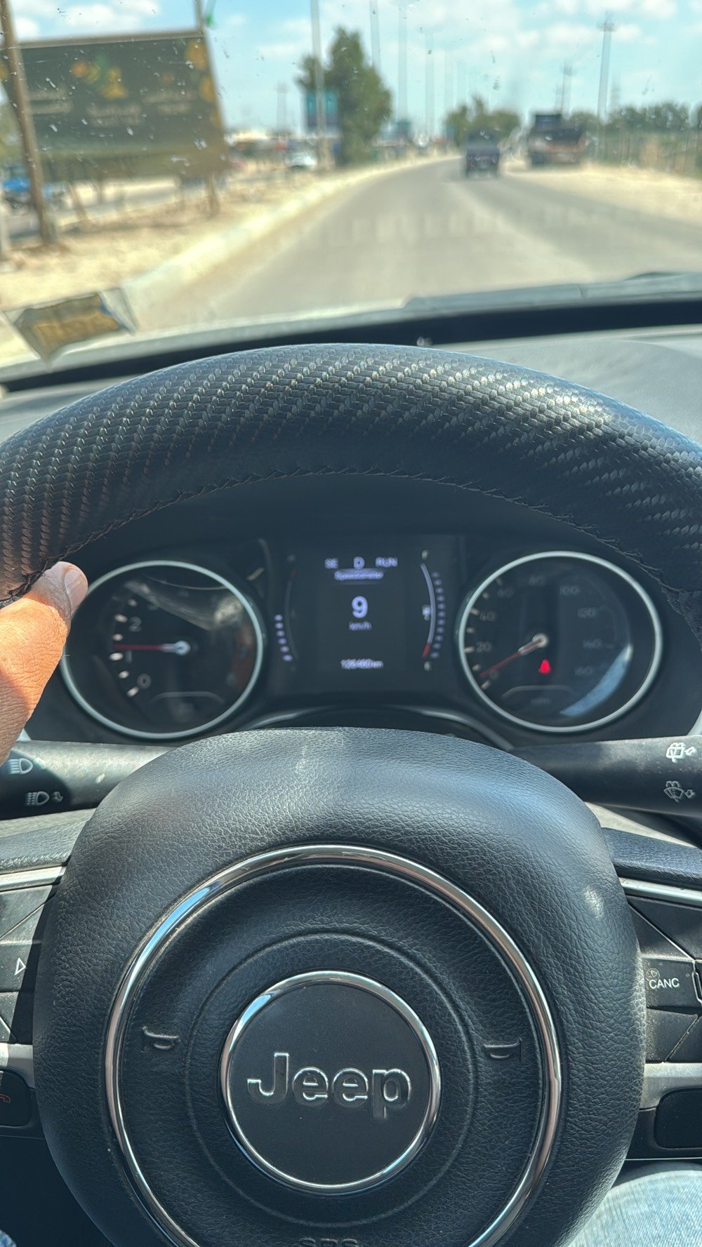 جيب بزون موديل ٢٠١٧.

سياره  كامره خلفيه



سقف بانورما



مثبت سرعه



مقاعد كهربائية



مصابيح زنون



حادثها تبديل بنيد وجاملغ وبابين وسياره بيها زلوغ قليله



سياره تبريد شغال قطعتين



ماشيه ١٩٥ كيلو



تايرات جديده كلش



السعر 104$



الاتصال ***********ميسان



سنويه ل 2029