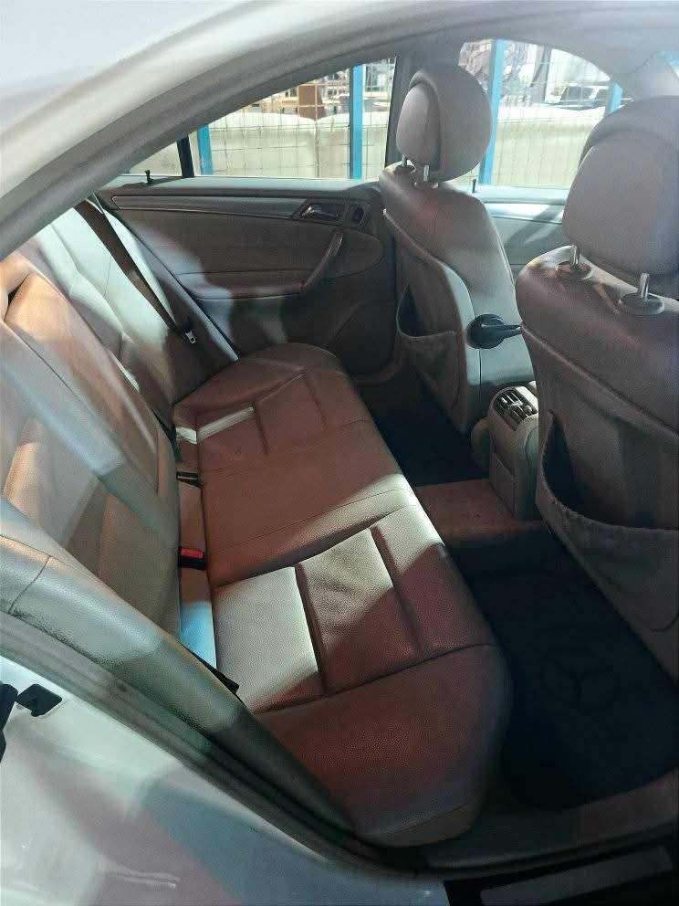 مارسدس c230 فول مواصفات رقم بغداد مشروع وطني بدون ضربه جاهزه سياره بيه صوت راجس فقط سعر 85موديل 2006
***********
