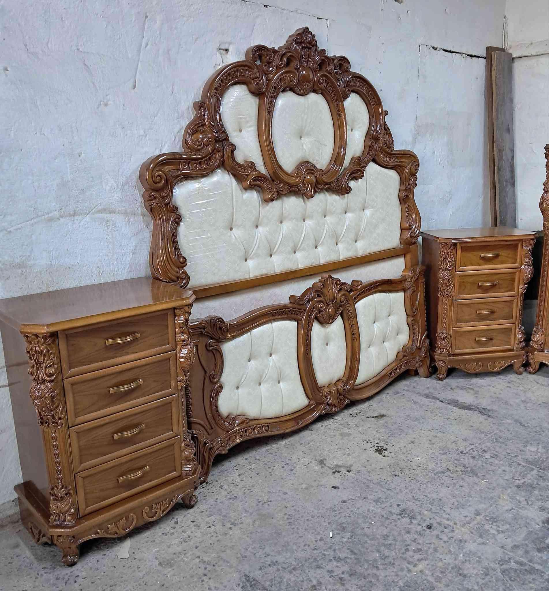 يعلن معرض الموسوي عن وجود غرفه نوم مستعمله اخت الجديده موديل كوخ داخل وخارج صاج ضهر جرجوبه دنك زان مصري نوع الثقيل ونقش الجربايه زاويه كنتوريه بابين وملحق زان مصري الغرفه ولا غلطه بالعافيه التكون من نصيبه العنوان بغداد يوجد توصيل لكافه المحافضات اي استفسار خاص او الاتصال 
***********
***********واتساب
