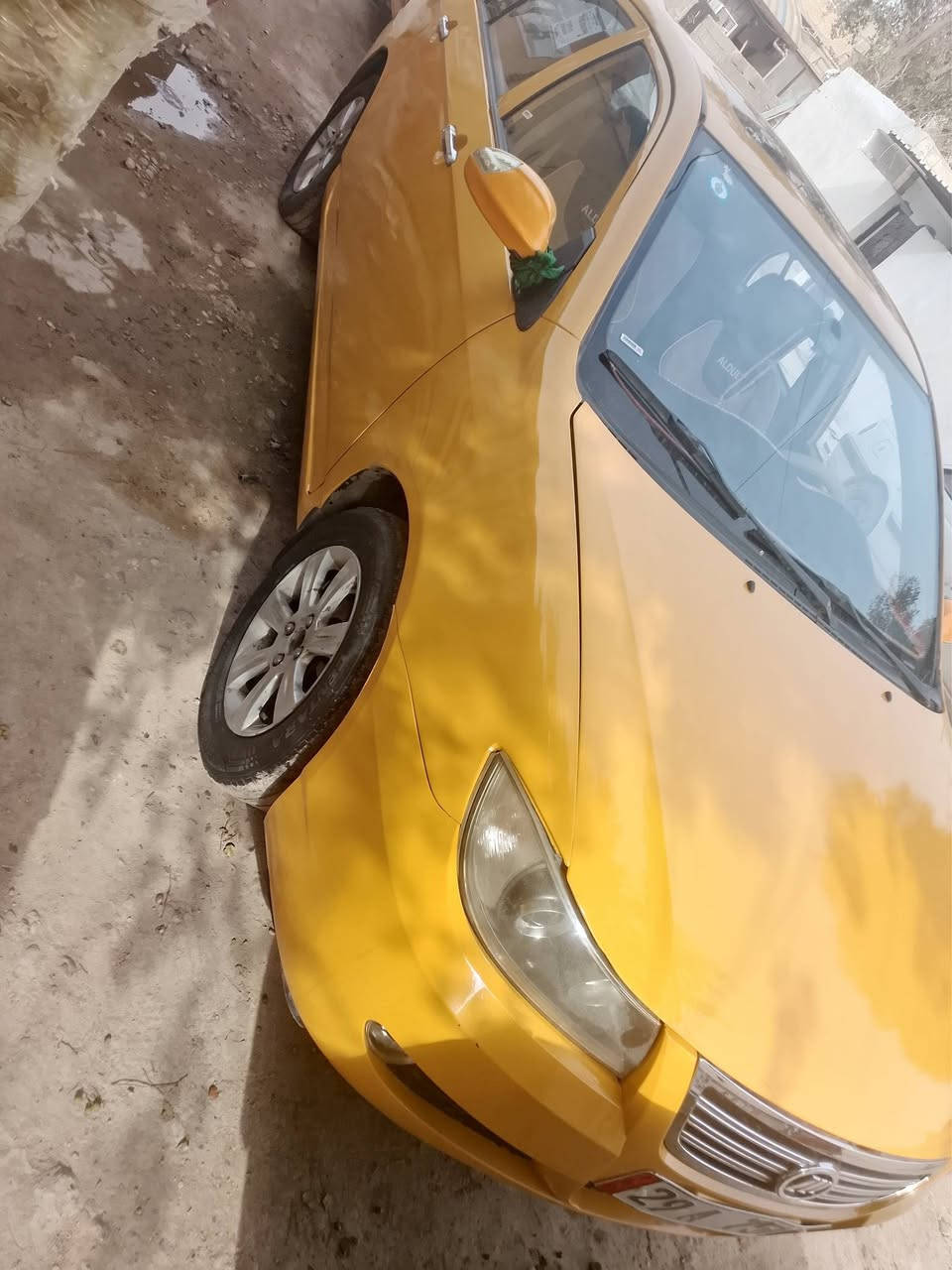 ليفان موديل 13بسمي رقم نكليزي هيئةوغرمات مصفره محرك كير كورلا عادي عنوان  بغداد الزعفرانية الشراي يتصل ***********عارضها 40
