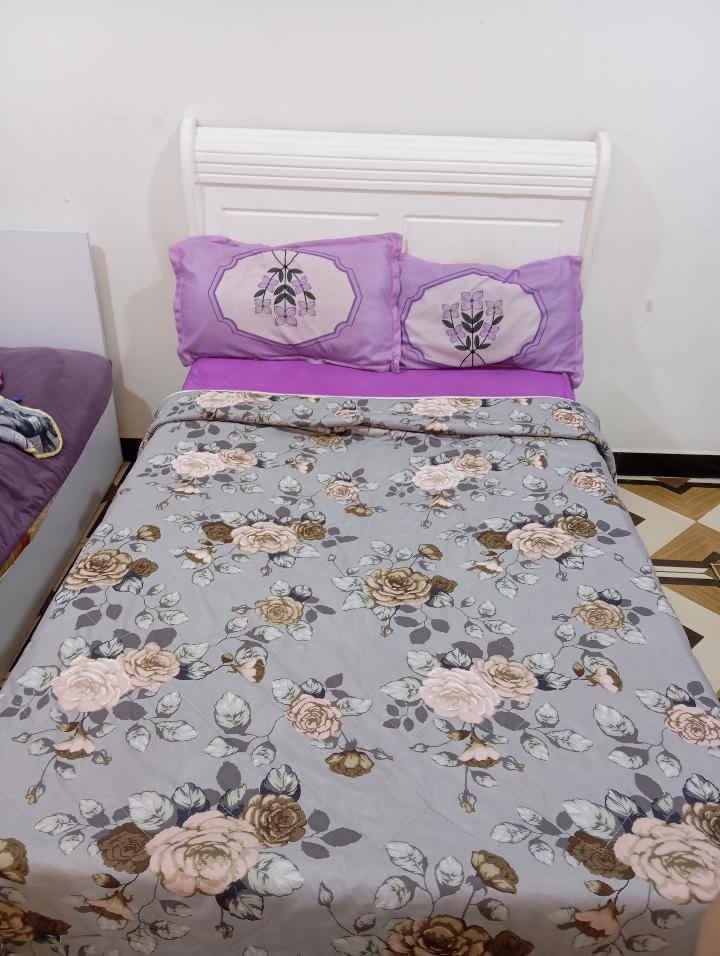 جرابيه نفرين سعرها 75
نضيف جرابيه كلش مابيها 
متوفر واتساب انتصال ***********
