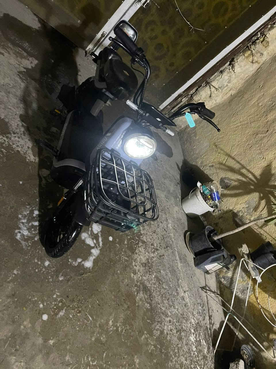 دراجه شحن الريان للبيع حجم 14  نضام بارك 2025سويجين وبصمه تشغيل عن بعد قفل تاير نضيفه كلش استخدام قليل كلش اربع بطاريات ما تصرف شحن الشحنه تمشي فوك 35 كيلو شاحنه الاصليه GT السعر 300 وبيه مجال حك الجيه المكان بغداد الدوره ابو دشير الرقم ***********
