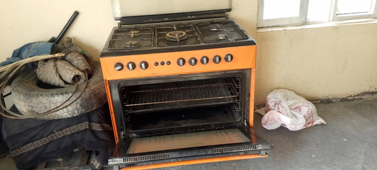 السلام عليكم طباخ للبيع السعر 150 وبمجال ‏‪***********‬‏
