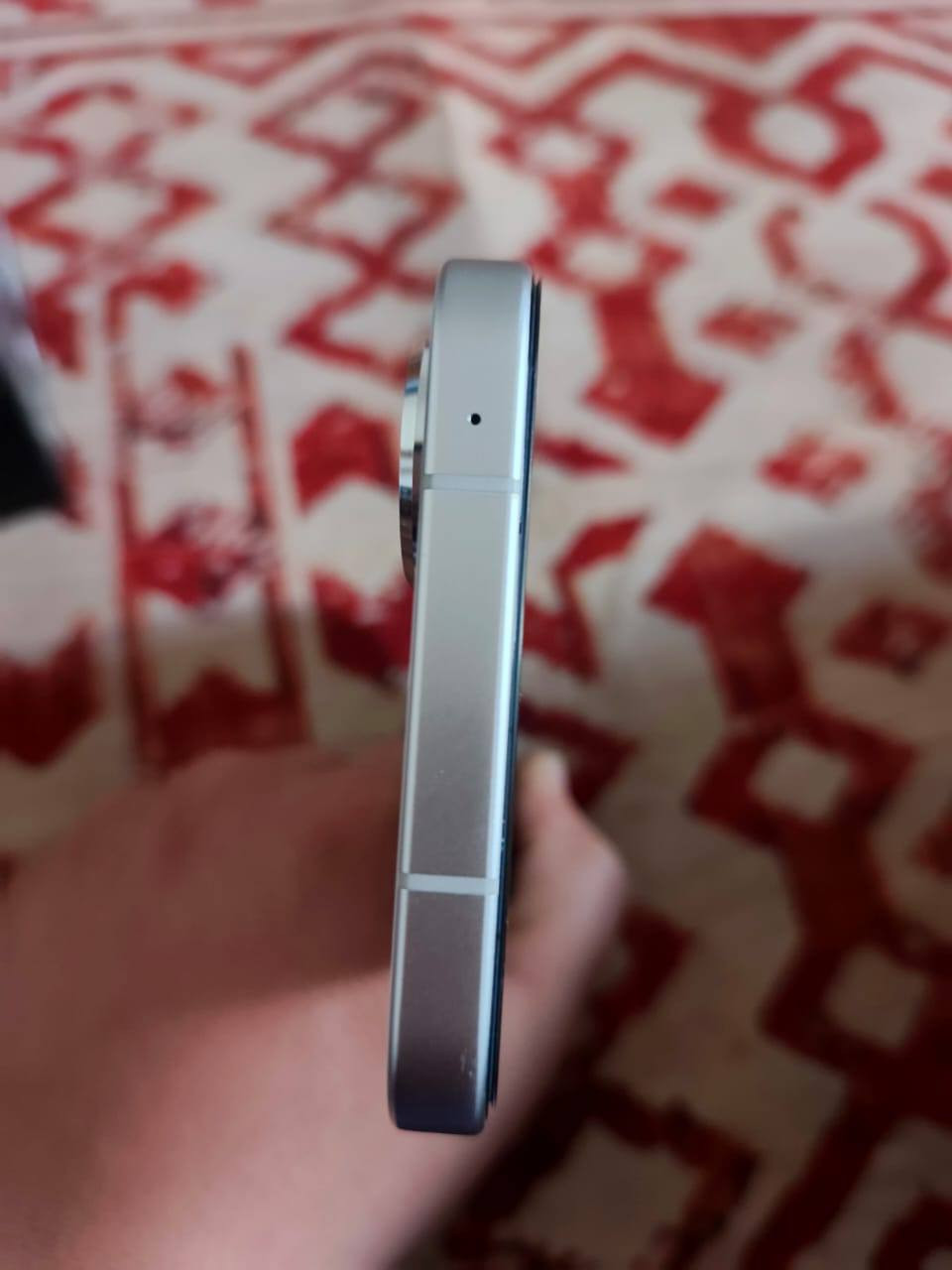 السلام عليكم 
بوكو f7.  ذاكرة 512g
الجهاز نضافة 100 ومامتعوب  بحالة الجديد
السعر 550 الف مع كامل الملحقات 
مكان الفلوجة او بغداد 
***********
