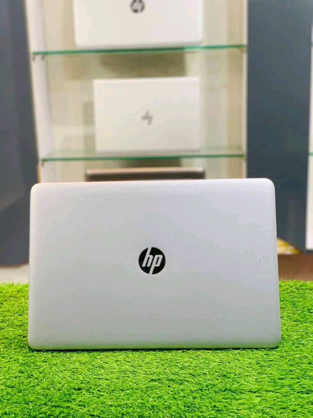 HP EliteBook 850 G3 (جيل سادس)
معالج Intel Core i7-6600U.
رام 8GB.
تخزين SSD 256GB تقريباً.
كرت شاشة Intel HD 520.
شاشة 15.6 إنج.
بصمة وكيبورد مقاوم للسوائل.
هيكل معدني متين وأنيق.
منافذ USB 3.0 وVGA وDisplayPort.
مناسب للدراسة، الأوفيس، التصفح، والبرامج الهندسية الخفيفة.