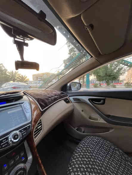 سلام عليكم النترا 2014 خليجي محرك 1,600 سنويه ساقطه 
فول عدا الفتحه 
سياره بيها قطعه بنيد وبارد بالجاملغ مال السايق شبر 
وصارت بيهه ضربه قبل كم يوم بالباب خلف السايق وشويه من الهلال سويته بارد وبعدني ماصابغهه 

تبريد ثلج 
مكينه وكير وحداديه جديد 
سياره مابيهه اي نقوصات 

سعرها 100 وبيها مجال 
رقم للاستفسار *********** واتساب
