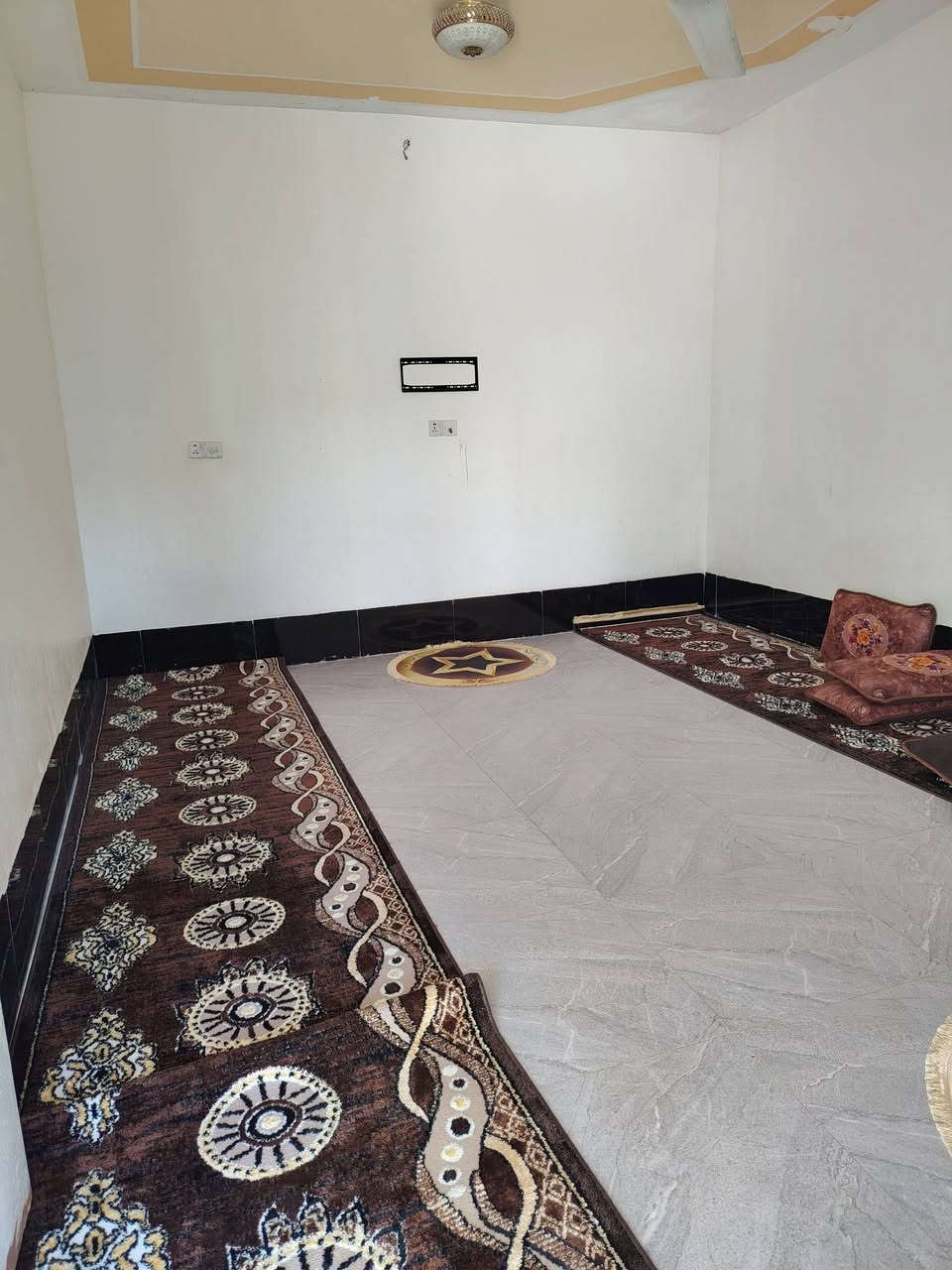 سلام عليكم دار لبيع الموقع تجاري قرب المستشفى الإمام علي مساحة البيت ٣٥٠متر سند العقار ٢٥ اتصال على رقم /***********

