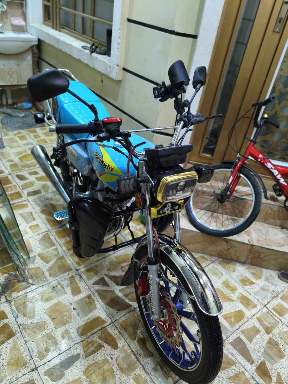 سلام عليكم دراجه ايراني سونك للبيع موديل 26 بشهر 1 طالع من المعرض يعني الدراجه زيرو ماشيه الف دراجه مكفوله كفاله عامه تجي وشوف بعينك احله من الصور السعر 750 الف الموشراي عليك الحسين لتعبني لن الدراجه جديده بس صار عندي ضرف وراح ابيعع
عنواني بغداد الحريه ***********
***********
