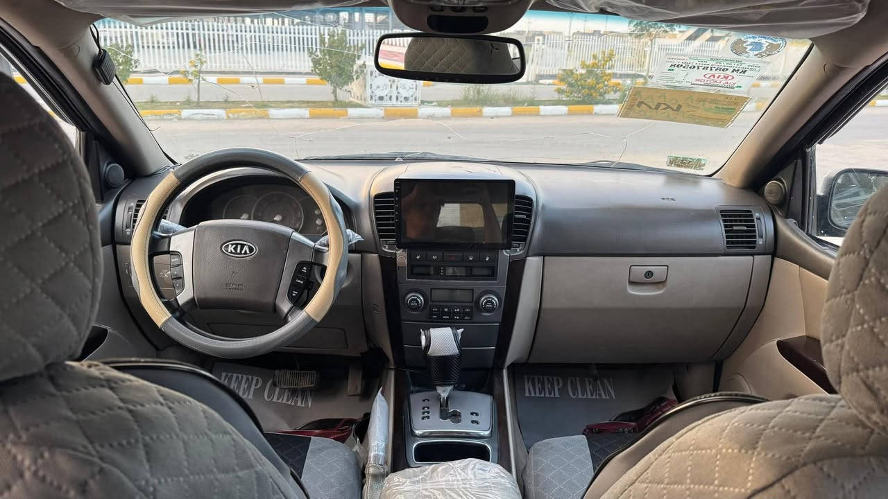 سورنتو للبيع
مديل 2008 وارد امريكي
محرك 6 سلندر بلادي
رقم بغداد باسمي مشروع وطني 
مواصفاتها
4 ويل دفع رباعي + فتحة سقف + كشنات جلد
+ تدفئة كشنات + تبريد تدفئة شغال + شاشة + تحكم ستيرن + لايت عالي زنون +باتري جديد + دسكات جدد 
محرك و كير كفاله 
حدادية 70%
 وارد امريكي ضربتها جنطه +
مصبوغه حزام + تبدیل باب الصدر سعرها 86 وبيها مجال 
مكاني ناصريه مركز
للاستفسار على رقم ***********
