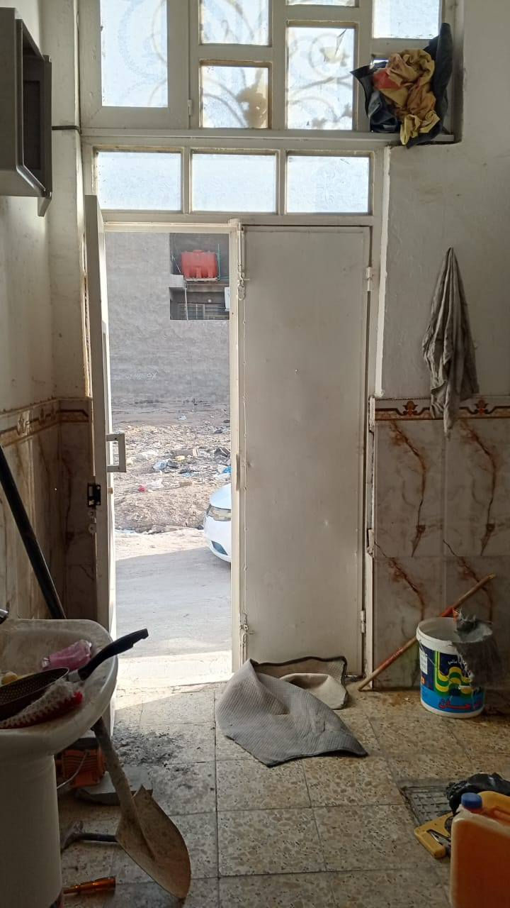 عروض #مكتب_الشكري_للعقار دار سكن 50 م 
🌍 الموقع :النجف الاشرف_  الكوفه شارع المطار السايدين شارع ميثم التمار 
----------------------------------------
🔳  زراعي سند 25
🔳 المساحه 50م
🔳دار سكن زراعي جاهز 
--------------------------------
🧾 تفاصيل البيت 🧾
البيت نظيف  الأساس والسقف كونكريت  غرفه وصاله  ومطبخ وتخاريج كاشي سيراميك صب كونكريت فوك جوه  
------------------------------
سعر البيع 22مليون وبي مجال  💷
☎️ للاستفسار 
واتساب ***********
***********
🛣️عنوان المكتب النجف الأشرف _ الكوفه شارع المطار السايدين مقابل جوهره العرب مباشرتٱ مكتب الشكري للعقار
 #الجميع
