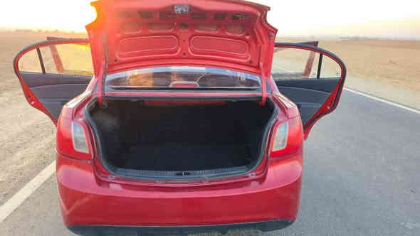 كيا ريو للبيع موديل 2012 محرك 16 جديد  بسمي شرط الوكالة والتحويل  بدون ضرر بدون دواخل بيها صبق مكانات مال تقحيل شرط  سيارة احله من الصورة 
مده  قصد ما ابيع السعر 88 وبيها مجال
***********
***********
