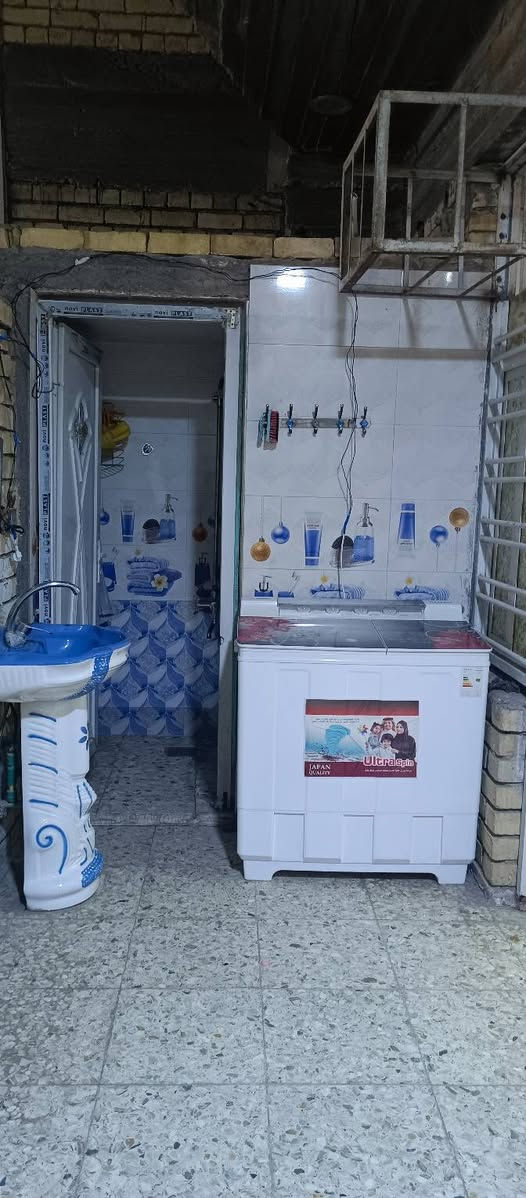 دار للبيع العبيدي الرئاسه شارع عشرين شارع الساده ثالث فرع زراعي سند خمسه وعشرين خدمات كامله تبليط مجاري ماء تبليط رصيف مقرنص المساحه 100متر الوجهه سته ونص الطول 16 للاستفسار الاتصال على الرقم أو راسلني وتساب ***********
