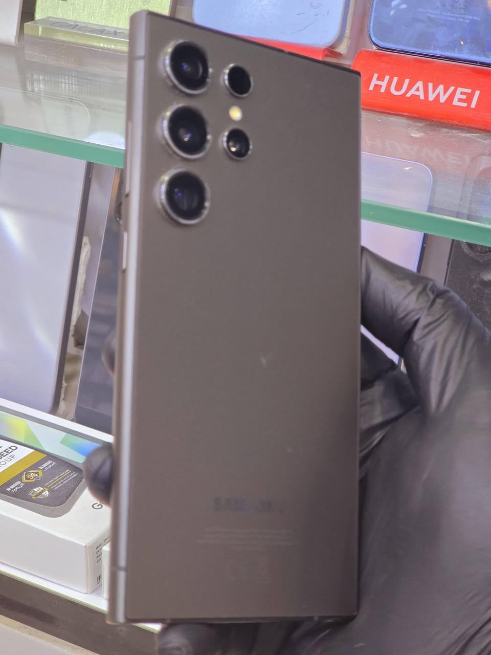 SAMSANG   S24 UlTRA

  الأقوى في العالم والممزوج بسحر الذكاء الصناعي AI

مستعمل نظافه 100%🔥🔥

👈👈بسعر 975 الف

مواصفات الجهاز

✔️المعالج Snapdragon 8 Gen 3 الجديد 
✔️ الشاشة 6.8 بدقة super AmoLed
✔️الذاكله 256G رام 12

✔️الكاميرا الأساسيه 200+ 50 + 12 + 10
✔️كاميرا اماميه 12 ميكا

✔️اندرويد التشغيل 14

✔️بطاريه  5000 بقوة 45 واط والشحن اللاسلكي بقوه 15 واط

👈👈السعر 975 الف 

مكتب لمسات للموبايل
عنه - مقابل مستشفى عنه العام
*********** -
