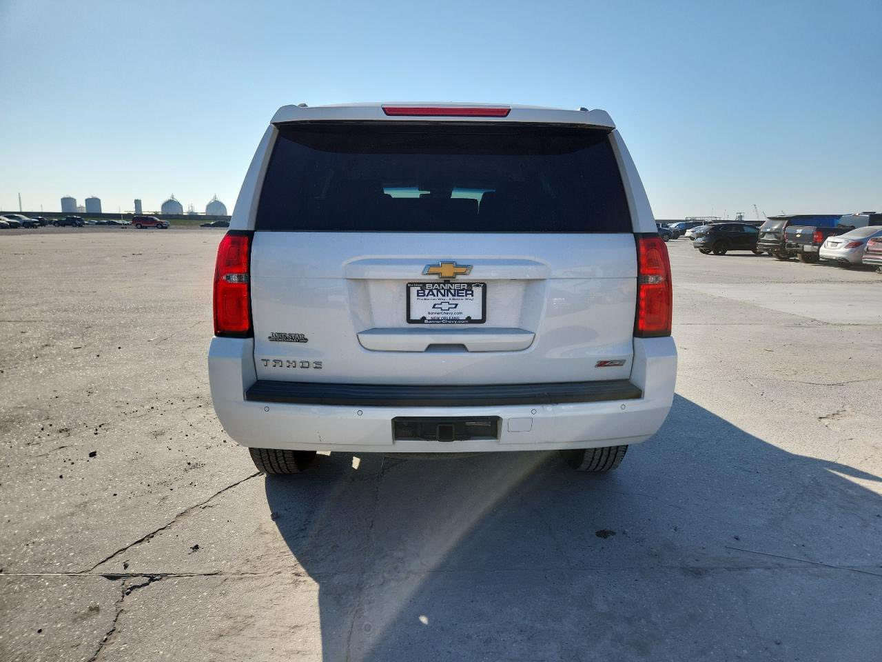 شوفر ليت تاهو Z71
الموديل 2017 
حجم المحرك 5300
دخول جديد ضباط مرقم بغداد
فتحه بل سقف
كشنات ملكي (بيجي)(تحكم كهرباي )
رادار 
حساس امامي وخلفي 
شاشه 
كامره 
نقطى عمياء 
قاصه 
شاشه كبيره 
ويل 18 المرقوب 
وباقي موصفات Z71
السياره جديده كالش دخلى كلين 
بس طالع بيها كلير باب الصدر 
السعر المطلوب 34500$

تغرير الفحص ورقم الشاصي من ضمن المنشور 
التواصل (***********)
