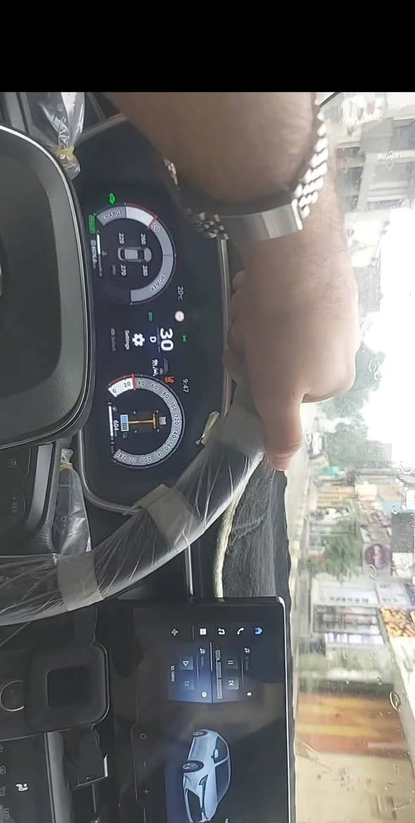 للبيع كورلا هايبرد 2025 ماشيه 35 الف كيلومتر
فول فول مواصفات  سلايد فتحة سقف 
مواصفات , بصمة، فتحة ، دخول ذكي
كامره خلفية عدستين ،رادار ، ابل كار بلي
نظام نقطة عمياء ، كشنات جلد 
نظام تحكم ستيرن
نظام تحديد مسار
توقف ذاتي
اوتو هولد
جام اوتو
قطعتين تبريد
شاشة ديجيتل
شاشة كبير
تحكم اوامر صوتيه
كشنات جلد
سايد بريك بصمة
3 انضمة قيادة (ايكو،نورمال،سبورت)+الهايبرد

السعر 156 وبيها مجال

مكان بابل
***********
