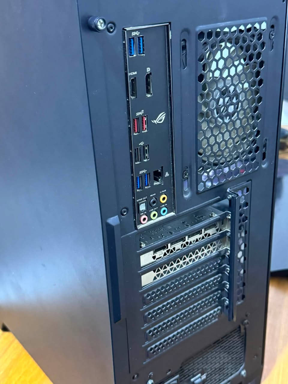 🔥 للبيع تجميعة ألعاب قوية ونظيفة 100٪ 🔥

🖥️ المواصفات:

✅ المعالج: Ryzen 5 3600
✅ التبريد: Water Cooler
✅ كرت الشاشة: RX 580 8GB
✅ الرام: 16GB (2×8) AData 3200MHz
✅ المذربورد: ROG Strix Gaming
✅ التخزين:
• SSD 128GB
• HDD 500GB
✅ الباور سبلاي: Thermaltake Smart RGB 650W
✅ كيس Gaming حجم كبير ونظيف
✅ كيبورد Redragon
✅ ماوس Logitech

🎮 التجميعة مناسبة للألعاب، الدراسة، التصميم والاستخدام اليومي، وتقدم أداء ممتاز مع أغلب الألعاب.

💯 الحالة: نظيفة وكاملة وجاهزة للاستخدام.

💰 السعر: 515,000 دينار عراقي شامل التوصيل.

📩 للاستفسار أو الحجز مراسلة صفحة الحسين بي سي.


**إذا كنت صاحب هذا الإعلان وتريد حذفه لأي سبب، رجاءا أرسل رسالة إلى الدعم الفني**