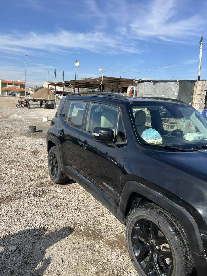 جيب ٢٠١٨ بصمه حساسات سيارة حلوة كير مكينه خير من الله مكفولة من الضربة طخات بسيطة فقط رقم بغداد باسمي 
مكينة ٢٤٠٠  سيارة جاهزة مابيها نقص 
سعرها 135 بيها مجال بسيط للشراي 
***********
