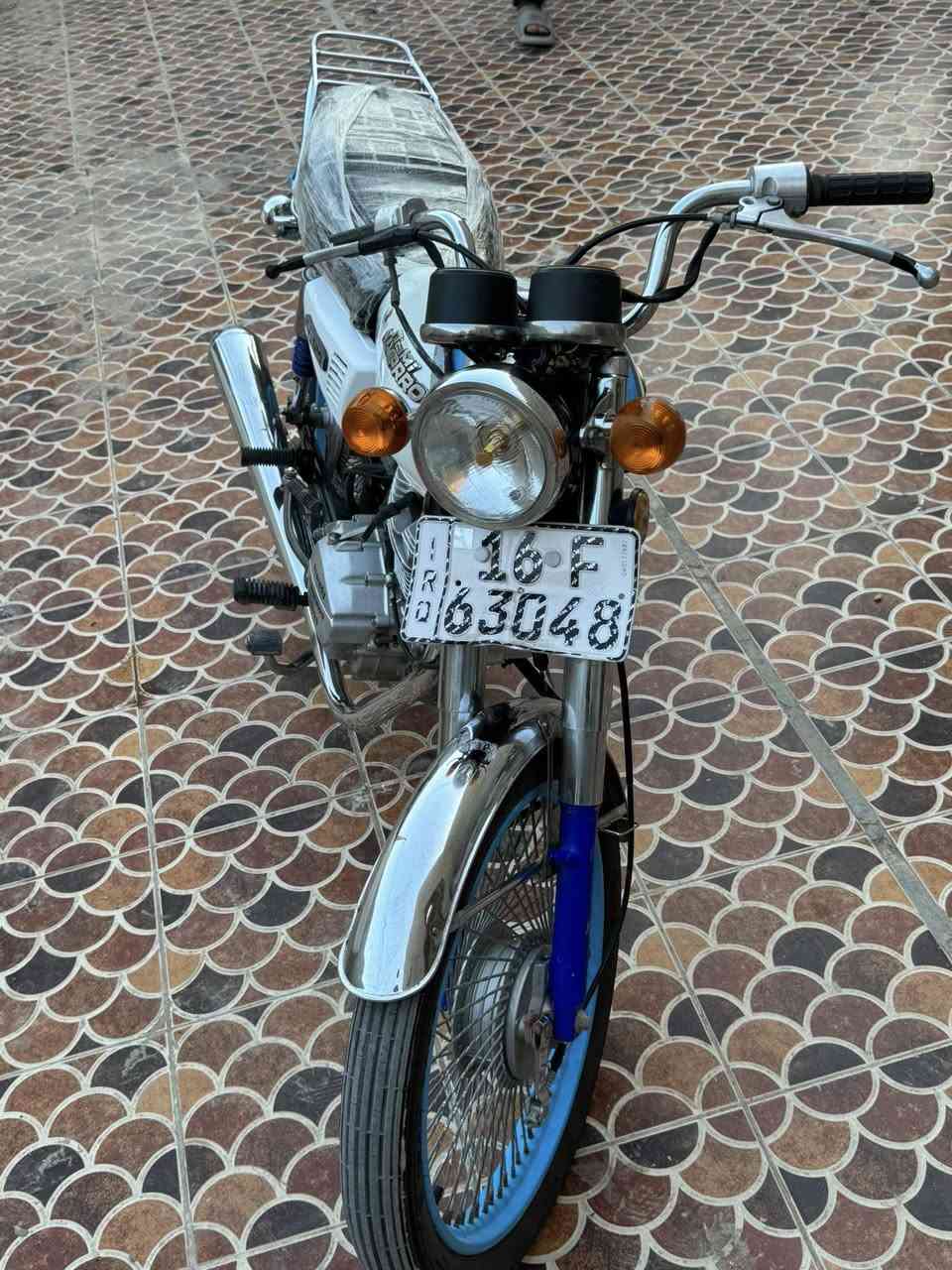 للبيع: دراجة ناما برو (Namipro) موديل 2020 - أخت الجديدة 🏍️✨
الدراجة للمراييد واليدور نظافة، مو مال تعب.. شغل واطلع!
المواصفات والتفاصيل:
• النوع: ناما برو (Namipro) أصلي.
• الموديل: 2020.
• الحالة: الدراجة "أخت الجديدة"، استعمال نظيف جداً وتحت إيدي، النهضة مالتها قوية وكلشي بيها شغال ويخبل.
• المحرك: ستاندر، لا مفتوح ولا ملعوب بيه، عزم وقوة بالصعدات والطريق.
الوضع القانوني (جاهزة للتحويل):
• الرقم: مرقمة وكاملة.
• السنوية: موجودة وباسمي (يعني التحويل مباشر وما تدور ورا أحد).
• الجهوزية: كل أوراقها قانونية وكاملة 100%.
الموقع: الديوانية.
السعر على الرقم اتصل بية 
للاستفسار والتواصل:
📞 الاتصال على الرقم: ***********
