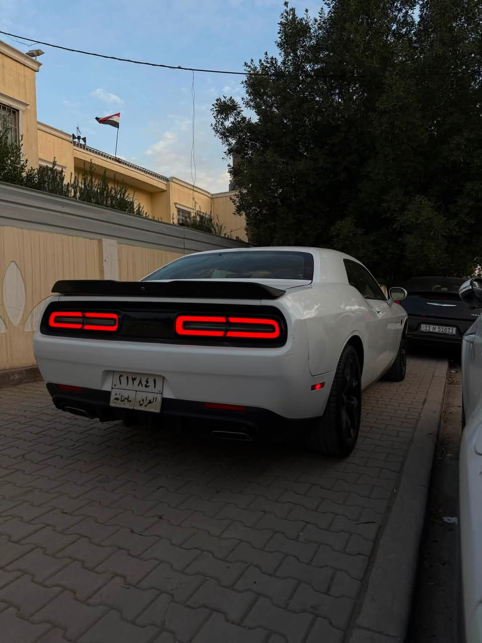 السلام عليكم

جالنجر 2015 SXT
وارد كندي بدون ايرباك بدون لغد وبدون شاصي
بيها قطعتين صبغ الجاملغ الامامي جهة السايق والجاملغ الخلفي عكس السايق
السيارة كاملة مناقصها شي
تخم تاير جديد
صدر جديد
عليها ادامة كاملة لمنظومة البانزين
السيارة ماشية 150 الف كيلو
مكانها بغداد
السعر 140
***********
