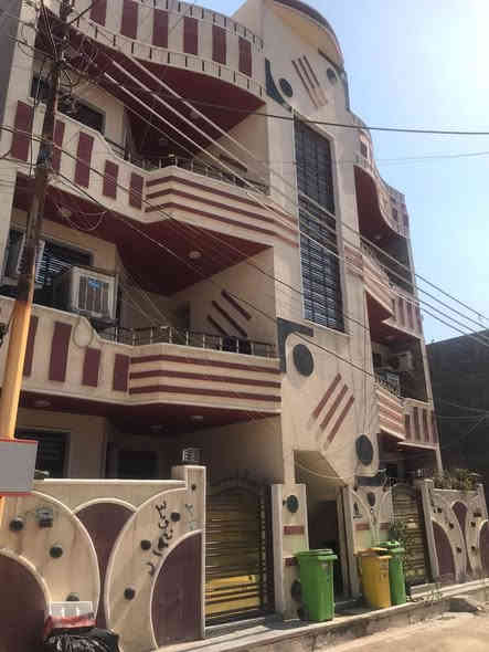 �✨ بناية استثمارية للبيع – فرصة لا تعوّض في قلب الدورة
📍 شارع النسائم – مقابل شارع أبو طيارة

إذا كنت تبحث عن استثمار جاهز يدرّ دخل شهري ثابت وفي موقع حيوي جداً، فهذه البناية هي الخيار الأمثل:

🔹 المساحة: 200 متر
🔹 السند: طابو زراعي – سند 25 – ملك صرف
🔹 التصميم: 6 شقق سكنية مرتّبة
🔹 الإيراد الشهري: 2,500,000 دينار ثابت
🔹 الموقع: قرب الشارع العام – خدمات كاملة وموقع يخدم السكن والاستثمار
🔹 ملائمة للمستثمرين الباحثين عن دخل مستمر واستقرار طويل الأمد

💰 السعر: 550 مليون دينار فقط
صفقة نادرة مقارنة بالإيراد والموقع… جاهزة للاستثمار من اليوم الأول!

📞 للتواصل والاستفسار 
***********

#بناية_للبيع #عقارات_بغداد #الدورة #شارع_النسائم #استثمار_عقاري #شقق_للبيع #عقارات_العراق
#فرصة_استثمارية #عقار_مميز #بغداد_العراق #RealEstateIraq #BaghdadRealEstate
#عروض_العقارات #عروض_مميزة #مليونير_من_العقار
