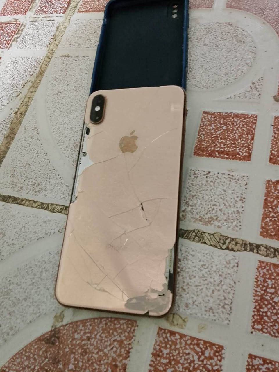 آيفون اكس ماكس ذاكرة 256 بطارية 77 بلاد جهاز كلة بلاد كلشي مامبدل على وضع الشركة جهاز جديد بي كسر بالظهر السعر 275 وبي مجال قليل جماعة ال200 اعبر المنشور ورجاءً من اكلك هذا قفلة لاتجتهد وتنطي سعر من يمك السوك كلشي بي *********** عمارة, ميسان
