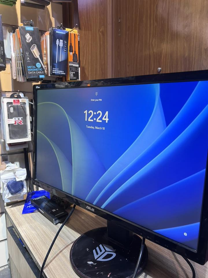 السلام عليكم ورحمة الله
🔹 كيس + شاشة للبيع بحالة نظيفة جداً

المواصفات:
 • المعالج: Ryzen 5 3500
 • كارت الشاشة: GTX 1650 4GB
 • المذربورد: B450
 • الرامات: 16GB Corsair
 • التخزين: SSD 128GB + HDD 1TB
 • الباور سبلاي: 500W RGB
 • النظام: Windows 11 Pro مفعل

🖥 الشاشة:
‏ASUS 27 بوصة – 144Hz
(بيها صبغ بسيط بالكفر الخارجي فقط)

✔️ الجهاز نظيف ومفول وجاهز للاستخدام والألعاب.

💰 السعر على الخاص

📞 للتواصل واتساب:
***********

⚠️ ملاحظة: غير متواجد كثير على الفيسبوك، التواصل واتساب
