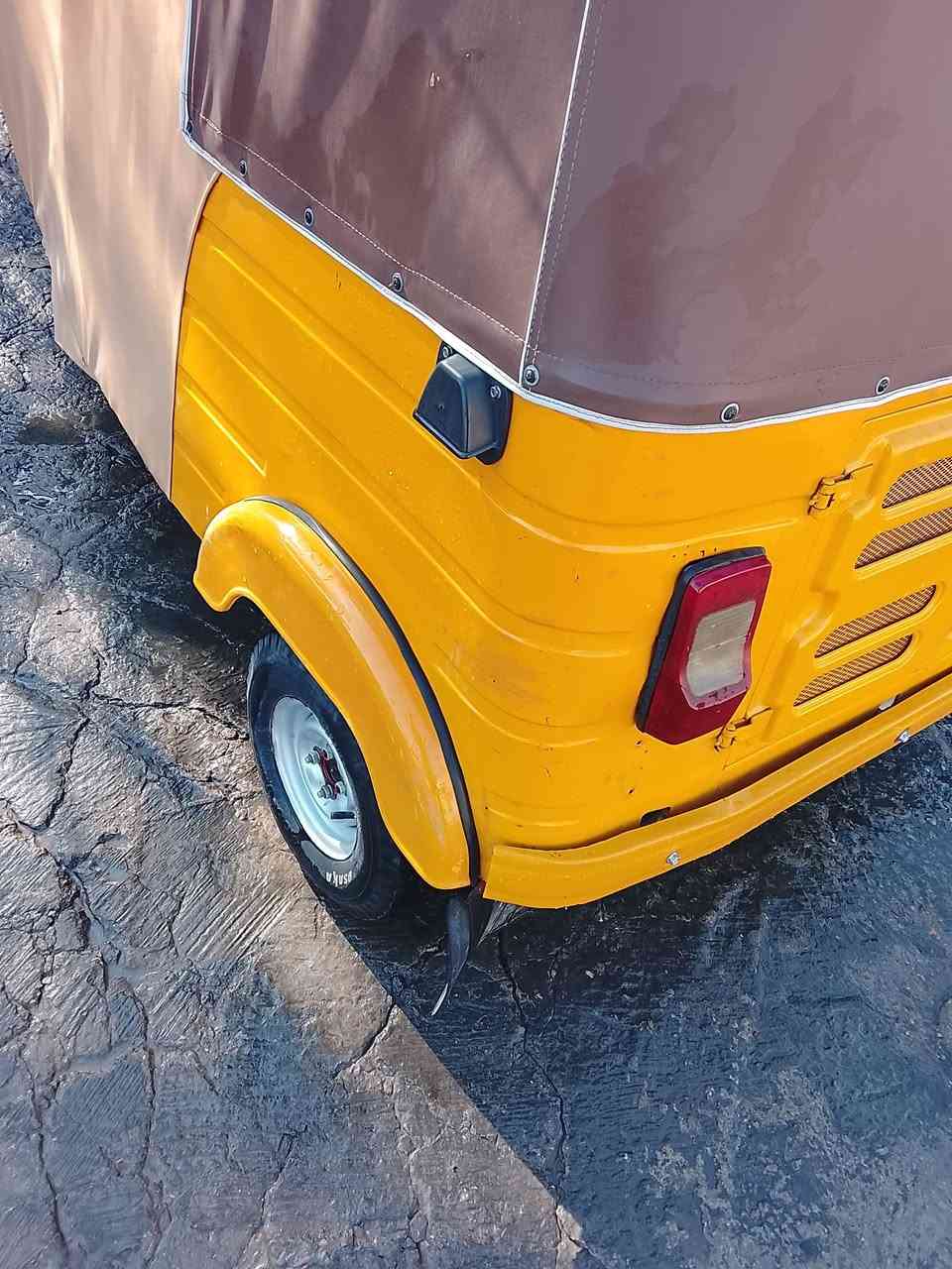 سلام عليكم تكتك 2019/11/29 داخله بلا 20 نضيفه التكتك وخير من الله مكاني بلديات مقابل نادي صناعه السعر 6 وربع وبيه مجال حك الجيه رقم الهاتف  ***********
