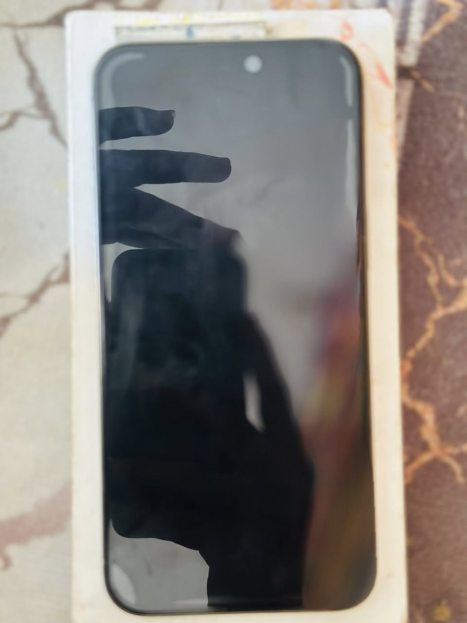 سلام عليكم جهاز ١٥برو ماكس شرق اوسط AAAدبل سيم كارد الجهاز مكفول من كلشي من الفتح فقط الضهر مفطور ومماثر عله اي شي التصال ‭٠٧٨٣ ٣٤٦ ٧٧١٧‬او مراسله
