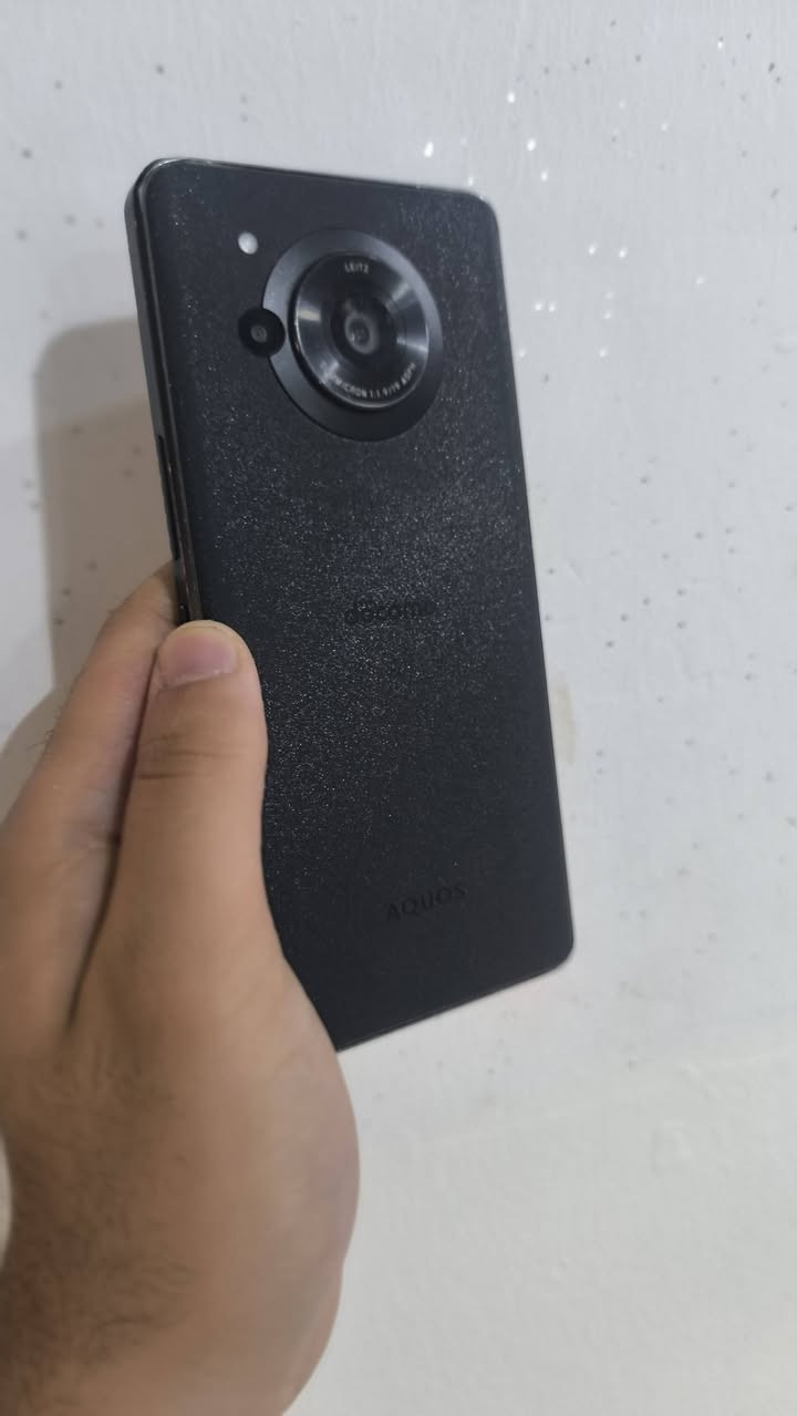 جهاز Sharp Aquos R7 الياباني نسخة شرق اوسط
🔺الذاكرة : 256 والرام 12 
🔺المعالج : Snapdragon 8 Gen 1
🔺الجهاز من حيث الكاميرا والمعالج فلاكشب 🔥 
🔺شرط مامفتوح ✅
🔺پبجي 90 فريم HDR
🔹السعر : 170 الف بيه مجال💙
فقط بيه هاي النقطة.بلشاشة.وشرط ماتمشي موضحة بلصورة
رقم الهاتف /***********

