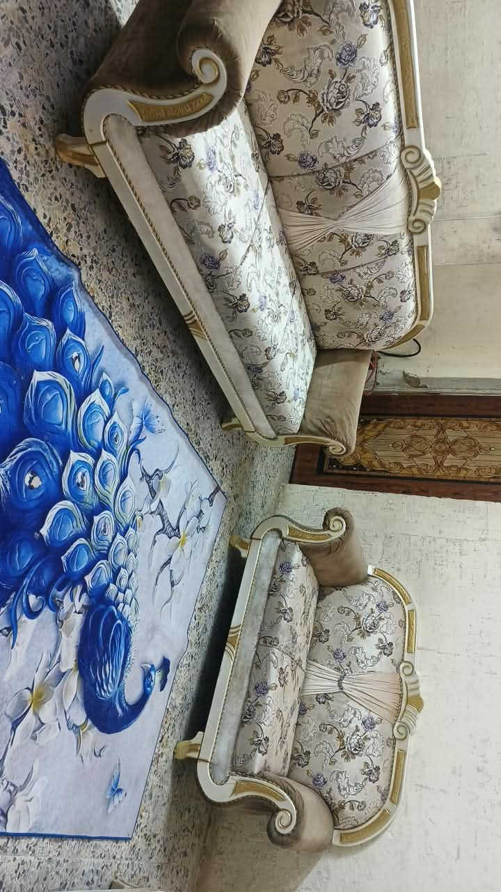 تخم 8 مقاعد نظيف
سعره 220 وبي مجال لبياع 
يوجد توصيل بكروه ب واتساب
***********
