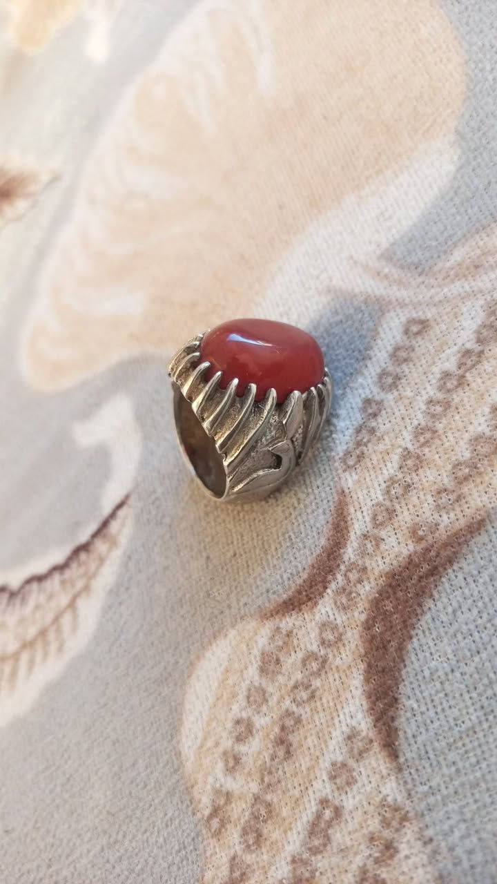 السلام عليكم محبس فضه925 الحجر عقيق يماني القديم اعله سعر ابيع***********
