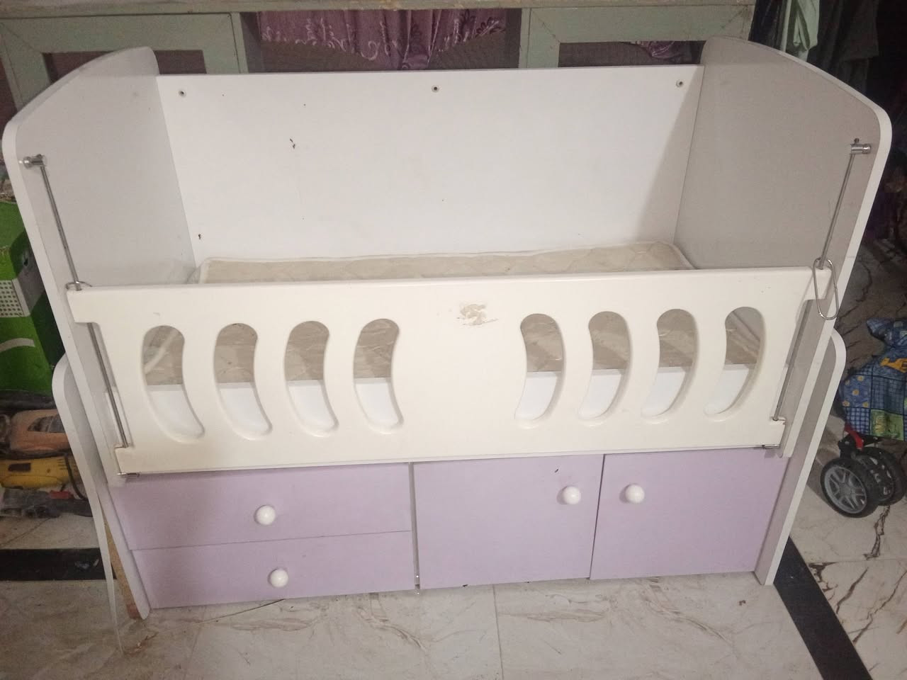 سرير اطفال  يكفي الحد عمر 7 سنوات  السعر150 وبي مجال ‏‪0777 879 9171‬‏
