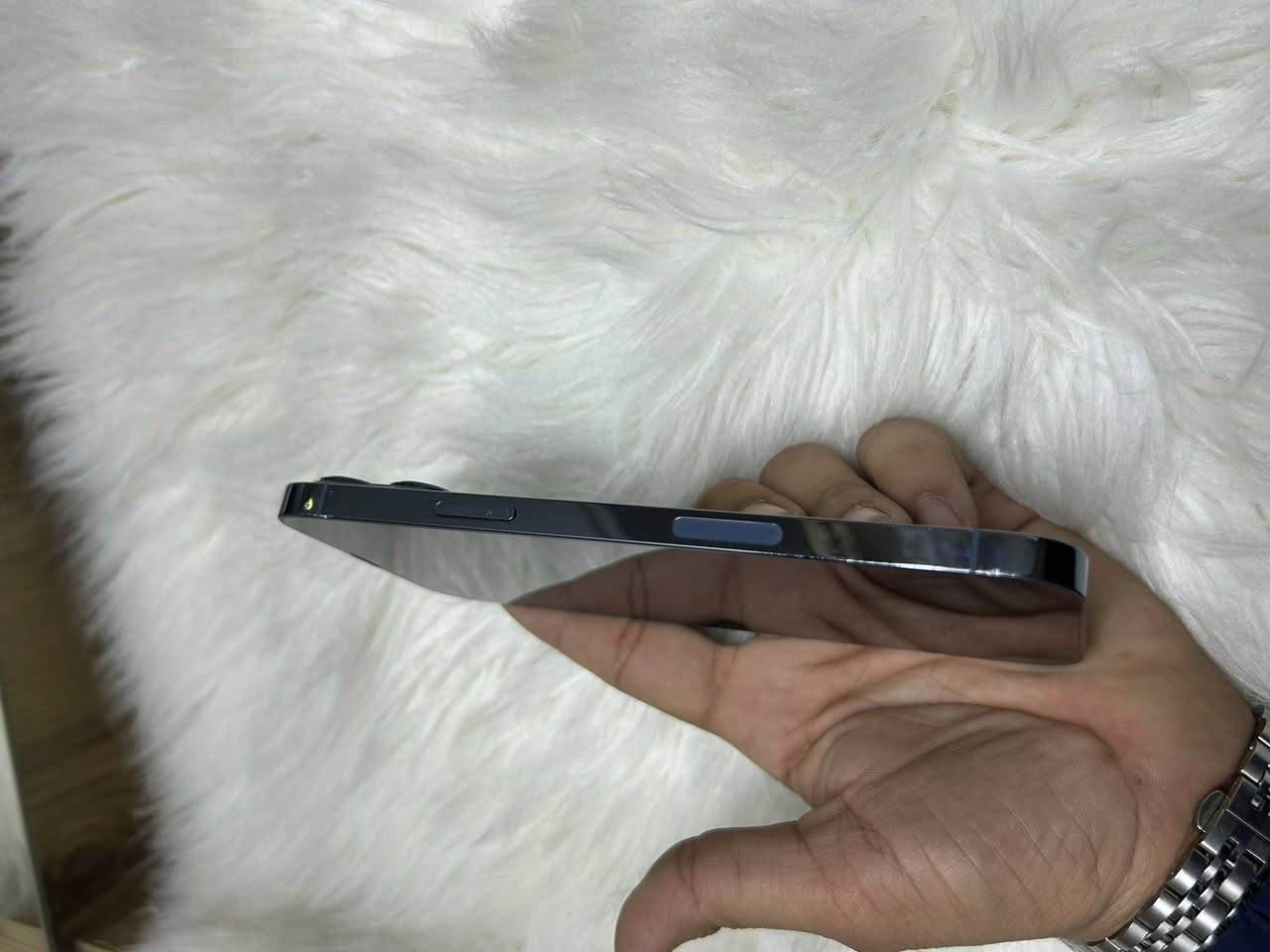 السلام عليكم 
13 برو ماكس لون بحري 
ذاكره 128
بطاريه 91 
ممبدل بي اي شي 
السعر 600 الف بي مجال بسيط
الاتصال على الخاص ***********
