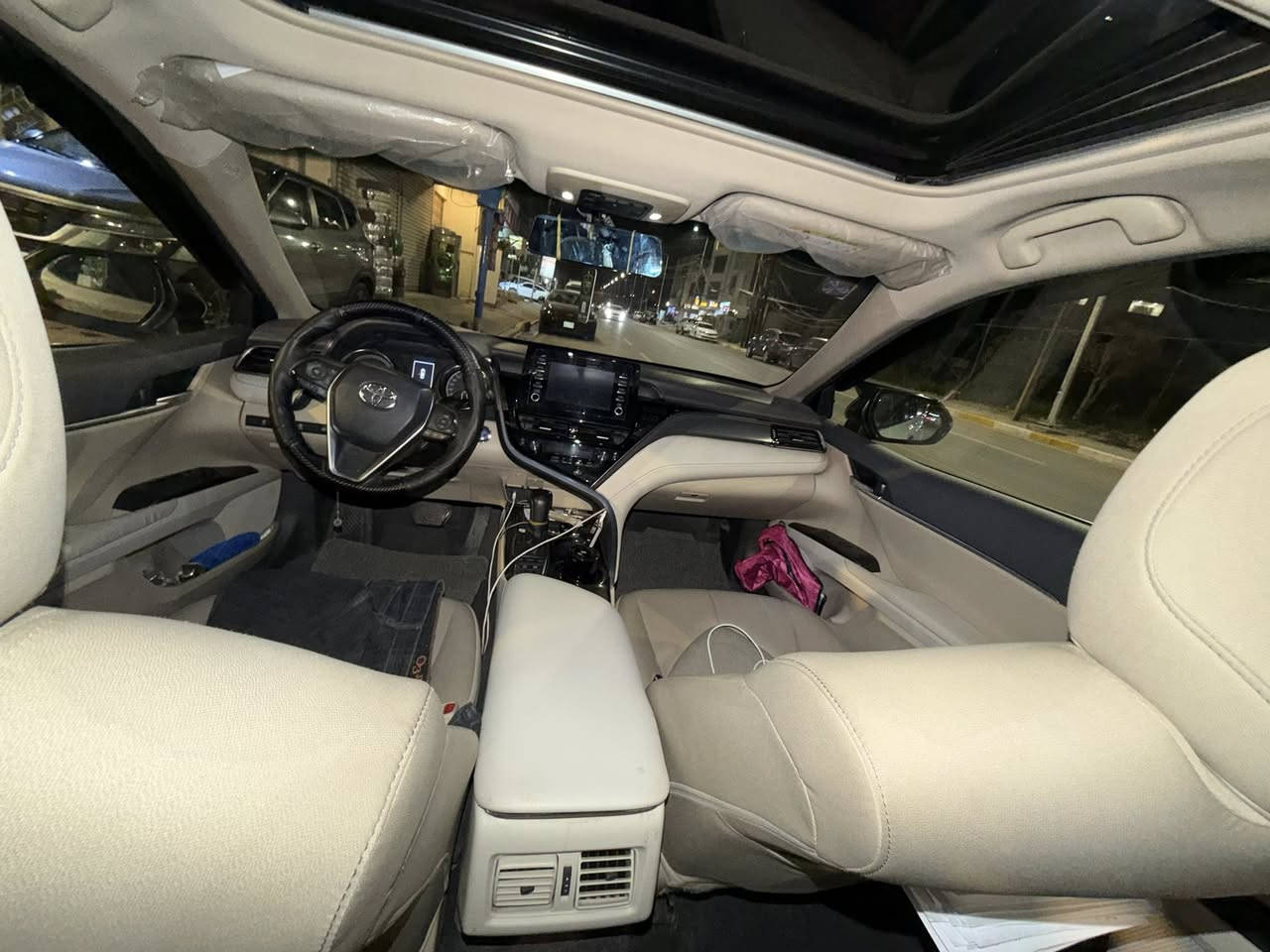 كامري موديل ٢٠٢٣ خليجي هايبرد
وكالة عبداللطيف جميل
ماشية ٢٥ الف كيلو
فول مواصفات 
حساسات امامي خلفي
سلايد روف 
كامره خلفية
تبريد قطعتين
برده خلفية كهرباء
نظام ترحيب  اناره داخلية
مري شفط
ويل trd 
بدي كت كامل 
كامره اماميه تسجيل 
بيها بارد مثل مموضح بالصوره
سونرها موجود
ومابيه اي نقص ثاني 
سعرها ٢٢الف وبيها مجال بسيط
وسونر موجود ايضا
بيها رصعات بسيطه عددهن ٤ 
بس ممبينه بالصور
***********
