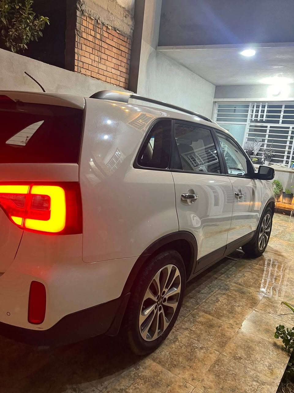 السلام عليكم 
سورنتو 2014 خليجي 
محرك 2400 رقم اربيل الرقم الدولي 
السياره باسمي السنويه لل2029
مكفوله من الصبغ والبارد 

مواصفات الخليجي معروفه 
بصمه تشغيل +بصمه ابواب 
فول تحكم استيرن 
3 قطع تبريد 
مانع انزلاق 
حساسات امامي خلفي 
شاشه كامره  كامره خلفيه
لدات اماني خلفي .يدات نيكل 
نظام ايكو . 
3 انظمه قياده 
اشاير بالمري +اشاير ترحيب +اشاير الدوسه
بردات تضليل بلادي  
مري شفط .  كشن كهربائي 
نظام تخريج الصوت سماعات .بلوتوث .اوكس

السعر 165 $ 
***********
