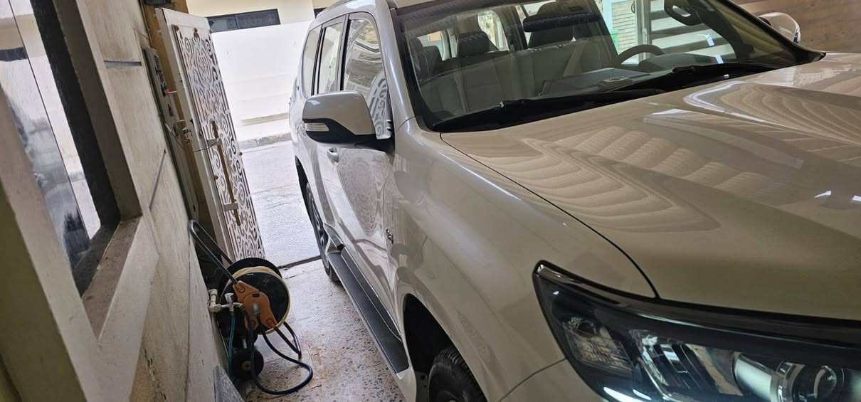 تويوتا برادو2022 فئة VX وكالة تويوتا العراق ساز SAS الصيانة الدورية داخل الشركة فقط ماشية 14 الف كيلومترر حقيقي
محرك V6 سعة 4000
مقاعد جلد مع تبريد وتدفئة

المواصفات
دفع رباعي دائم
كير اوتوماتيك 6 سرعات
 ثلاجة داخلية
فتحة سقف
جنطات المنيوم
لايتات LED امامية وخلفية
شاشة وسطية
ابل كار بلاي واندرويد اوتو
تحكم كامل من الستيرن
تبريد مركزي ثلاث مناطق
تدفئة تبريد المقاعد الامامية
مقاعد كهرباء
كاميرا خلفية
حساسات خلفية
مثبت سرعة
نظام مانع الانزلاق
مساعد صعود ونزول
وسائد هوائية كاملة
نظام ثبات
العنوان بغداد السيدية
للاستفسار على الاتصال على
رقم صاحب السيارة
***********
