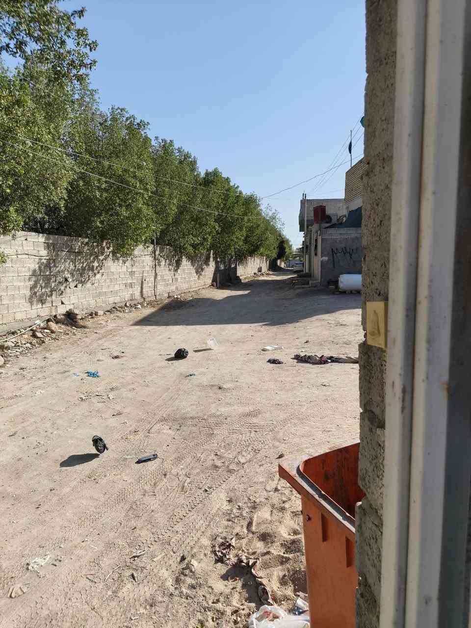 دار للبيع مساحه 200 م يحتوي على غرف اثنين صاله كبيره مطبخ واستقبال حمام داخل وخارجي حديقه كبيره يبعد عن الشارع العام 50 متر خلف محطه وقود ريبال شارع المطار الجديد طابو زراعي سعر 39 الاستقبال عن اسماء كامل البيت عوزه ترتيب***********
