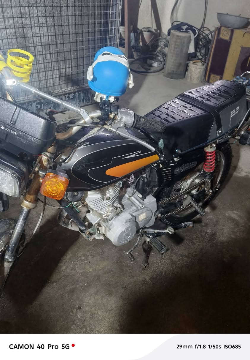 دراجه ارشا مديل 18 اوراق اصولي مناقصها ولا ورقه بأسمي مكينه مناقصها أيشي بس اولت البارحه ضلت تعت الدراجه ب مشي وهيج ضربه ب محرك مدري زنجيل بس شغلتها سهله مو صعبه مكان كربلاء رقمي ***********
