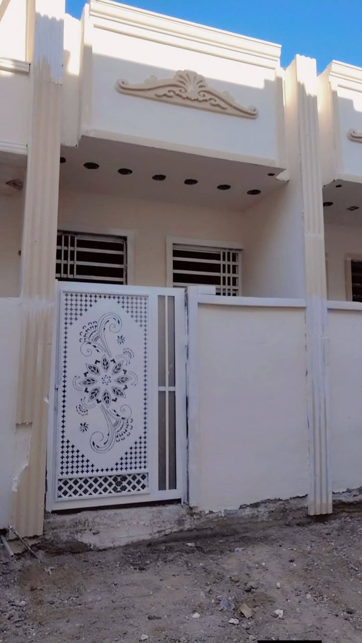 دار 40متر بس نقص كاشي سعره 23بي مجال قليل موقع الدوانم قرب جامع ملك القدوس 
وتساب ***********
