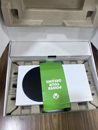 جهاز اكس بوكس سيرس جهاز كامل بدون اي نقص مع اشتراك كيم باس ٣ اشهر مامف...