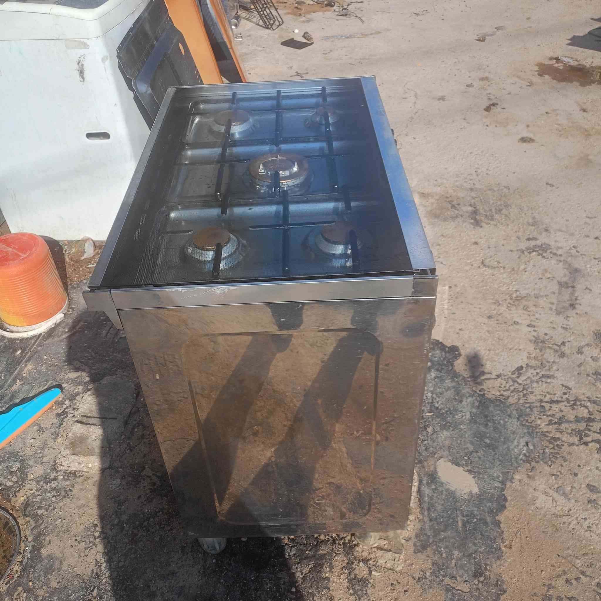 سلام عليكم طباخ مستعمل مجدد اخو الجديد طباخ كلش نضيف علفحص وبي ضمام مكانه حله الي يريده يراسلني خاص يوجد توصيل  داخل الحله فقط وهاذه رقمي***********  
ملاحضه : الي عده طباخ مستعمل او متروك اني اشتريه  يوجد صيانه داخل البيت او خارج البيت
